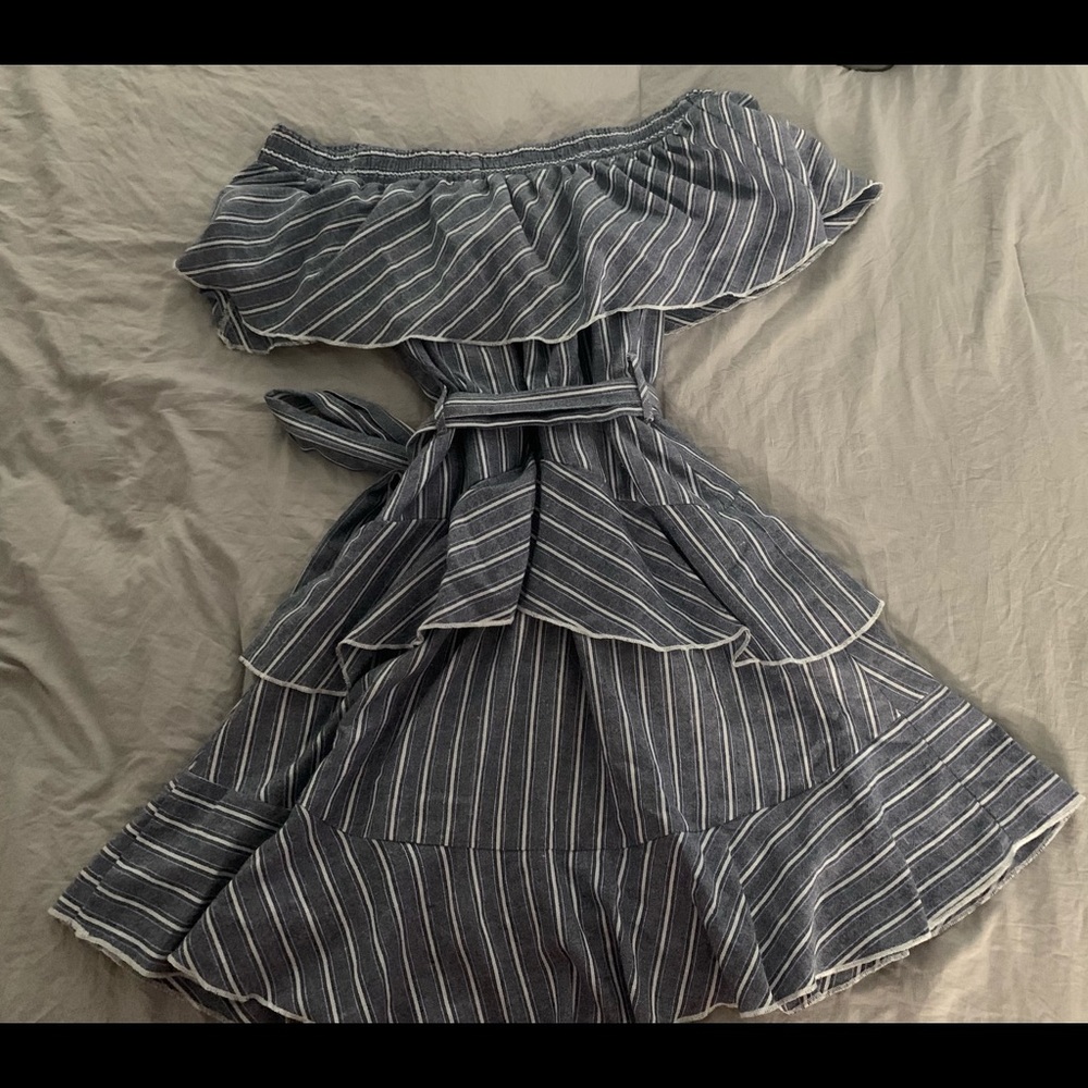 🚨OFFERNOW🚨OFF THE SHOULDER RUFFLE DRESS - Picture 4 of 4